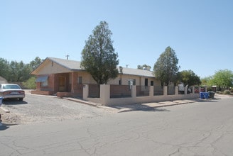 1415-1425 N Louis Ln in Tucson, AZ - Building Photo - Building Photo