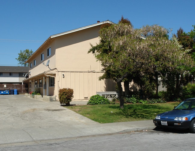 1737 Noranda Dr in Sunnyvale, CA - Foto de edificio - Building Photo