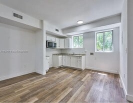 6211 NW 7th Ave in Miami, FL - Building Photo