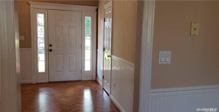 28 Carley Ave in Huntington, NY - Building Photo - Building Photo