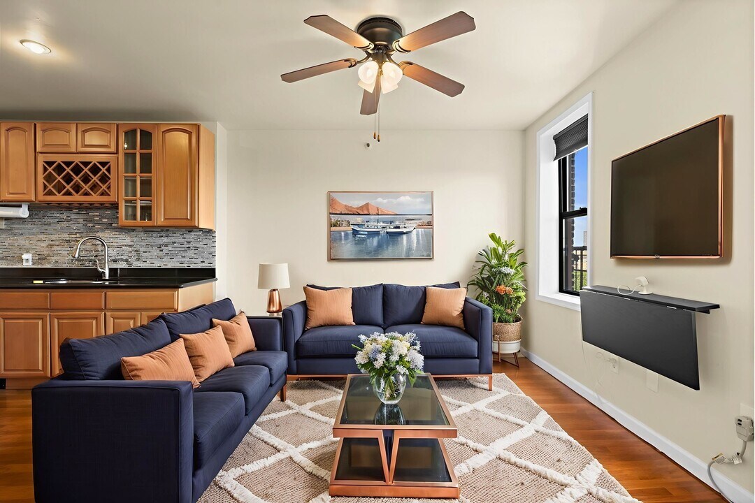 108 Waldo Ave in Jersey City, NJ - Building Photo
