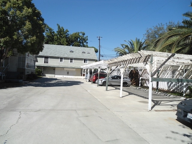 228 W H St in Ontario, CA - Foto de edificio - Building Photo