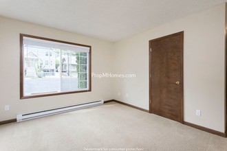 5920 S Hood Ave in Portland, OR - Building Photo - Building Photo