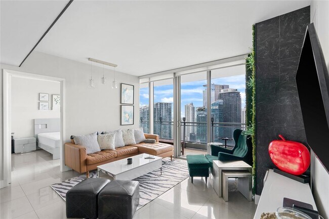 92 SW 3rd St, Unit 4702 in Miami, FL - Building Photo - Building Photo