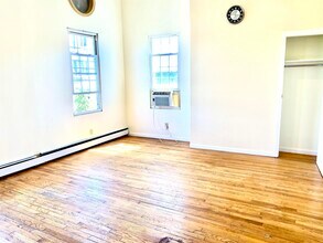 325 Central Ave in Jersey City, NJ - Building Photo - Building Photo