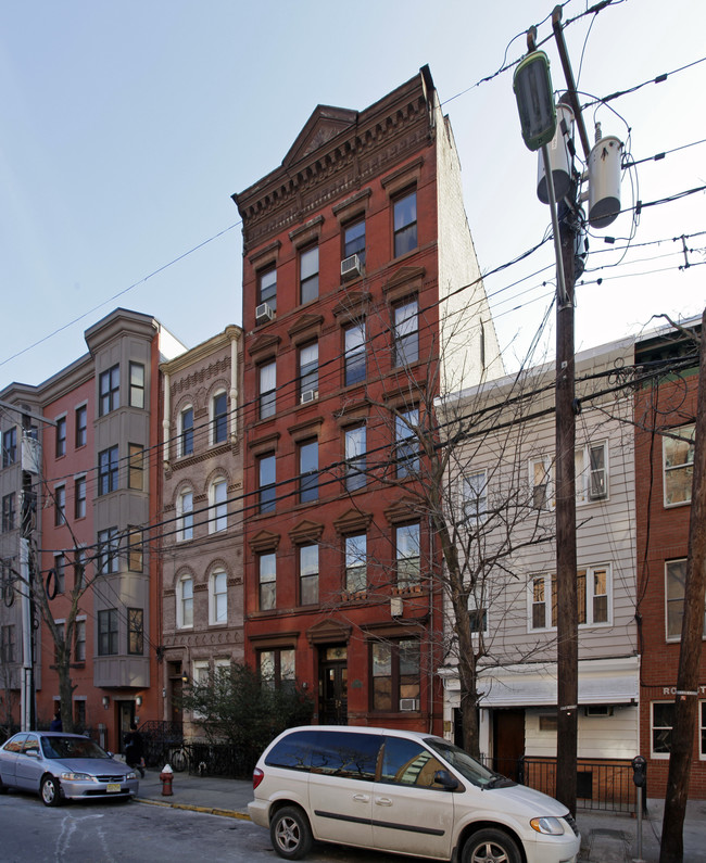 321 Willow Ave in Hoboken, NJ - Foto de edificio - Building Photo