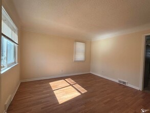 26138 Yale St in Inkster, MI - Building Photo - Building Photo