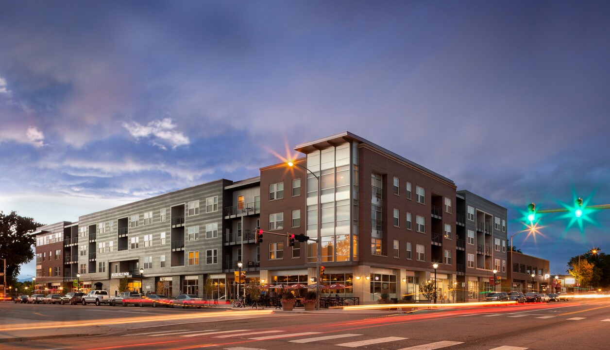 Roosevelt Park in Longmont, CO - Foto de edificio