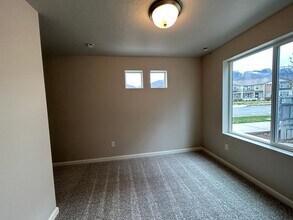 5 Rio Grand Ave in Farmington, UT - Building Photo - Building Photo