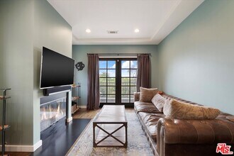 816 Hyperion Ave in Los Angeles, CA - Building Photo - Building Photo