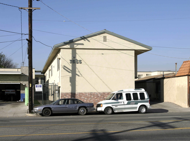 Winnetka Palms in Winnetka, CA - Foto de edificio - Building Photo