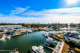 4425 Arendell St in Morehead City, NC - Building Photo - Building Photo