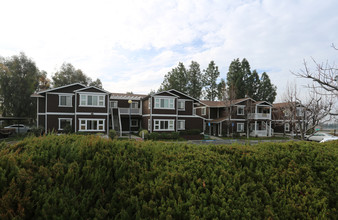 Vantage Point Apartments in Bakersfield, CA - Foto de edificio - Building Photo