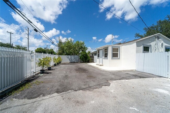 5725 NW 24th Ave in Miami, FL - Building Photo - Building Photo