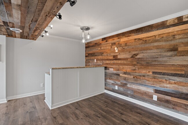 815 Lake Glen Ln, Unit Large, Studio basement in Knoxville, TN - Foto de edificio - Building Photo