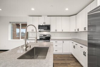 5004 7th Ave NE in Seattle, WA - Foto de edificio - Building Photo