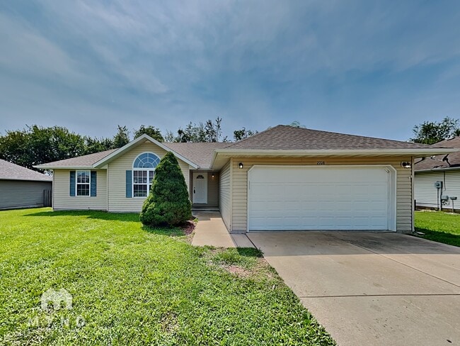 property at 2708 E Lee St