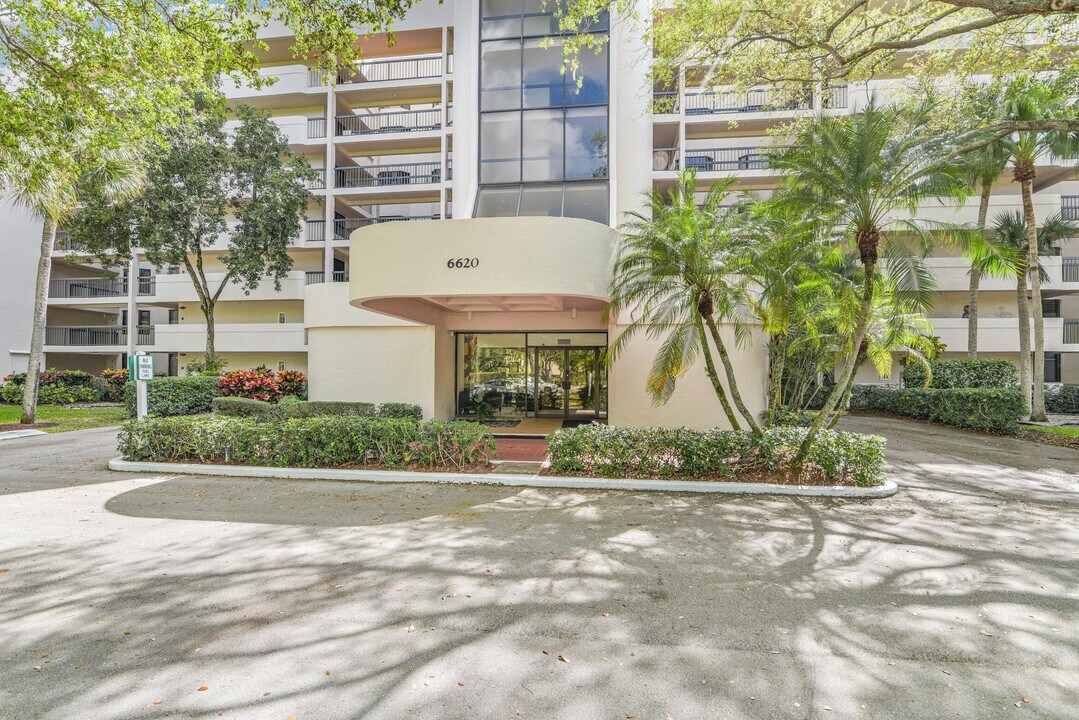 6620 Boca Del Mar Dr in Boca Raton, FL - Building Photo