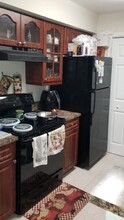 2440 NW 33rd St in Oakland Park, FL - Building Photo - Building Photo