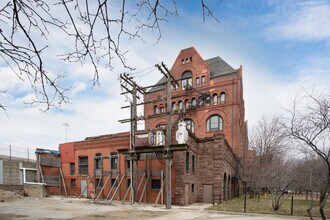 Main Building in Chicago, IL - Building Photo - Building Photo