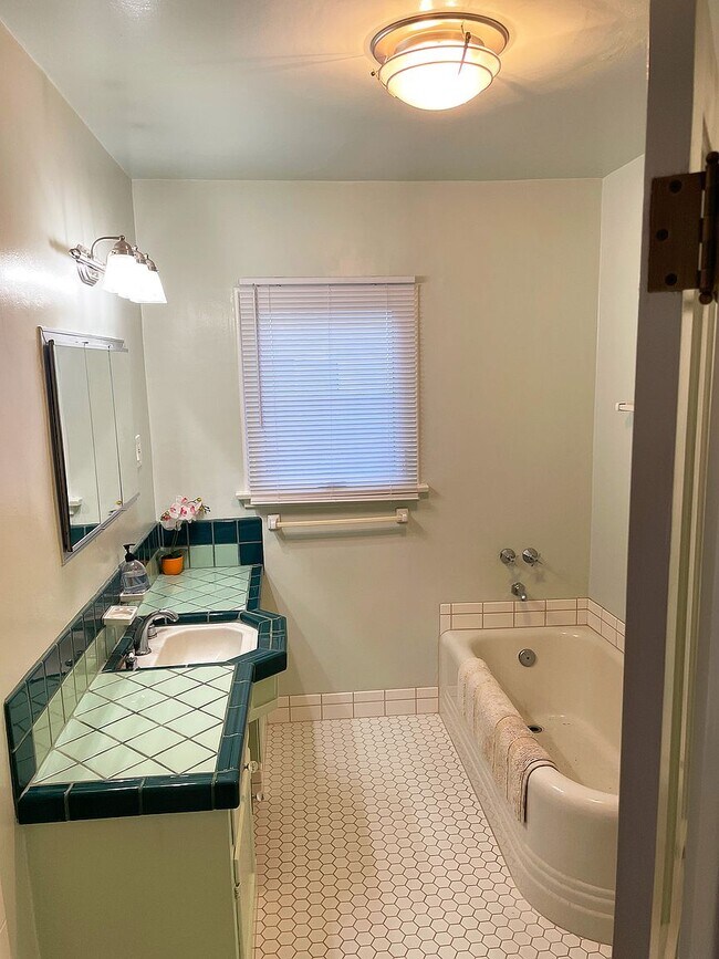 15341 Cohasset St in Van Nuys, CA - Building Photo - Building Photo