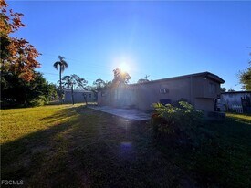 8115 Tolles Dr in North Fort Myers, FL - Building Photo