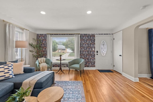 6536 Lawnwood Ave in Parma Heights, OH - Building Photo - Building Photo