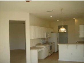 6952 Prosperity Cir in Sarasota, FL - Building Photo - Building Photo