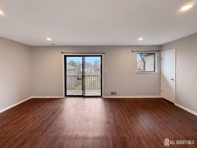 3908 Birchwood Ct in North Brunswick, NJ - Building Photo - Building Photo