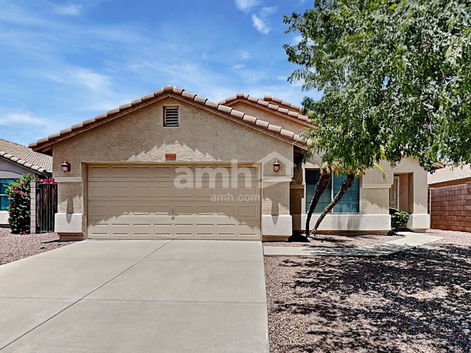 8956 W Charleston Ave in Peoria, AZ - Building Photo