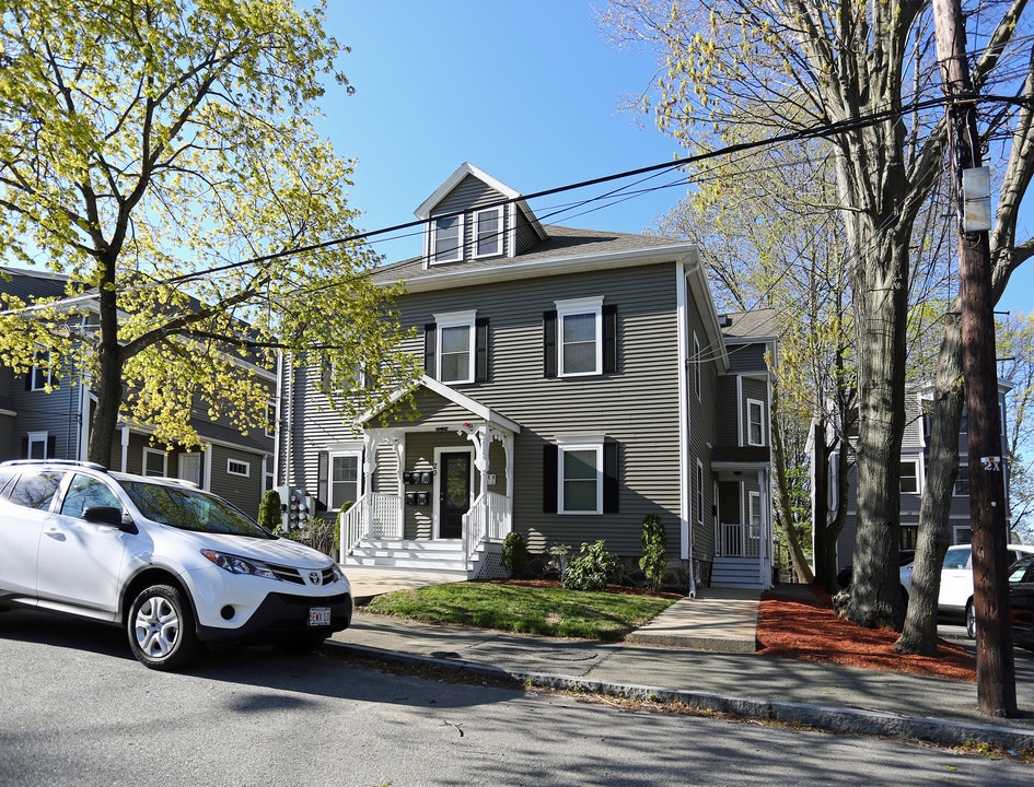 23 Robbins St in Waltham, MA - Foto de edificio