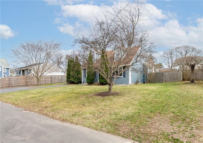 32 Hamlin Ave in Warwick, RI - Building Photo - Building Photo