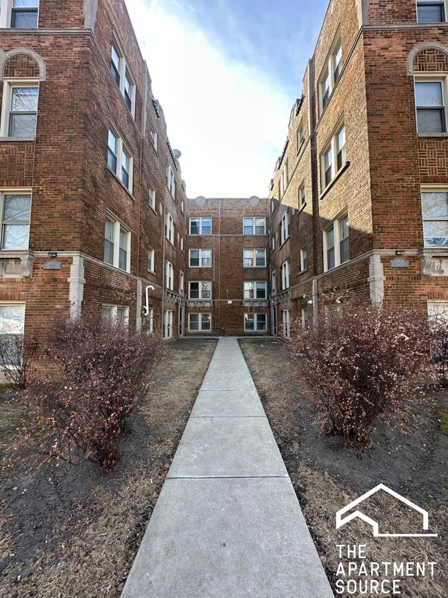 4935 Hull St in Skokie, IL - Building Photo - Building Photo