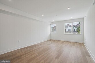 1419 W Grange Ave in Philadelphia, PA - Building Photo - Building Photo