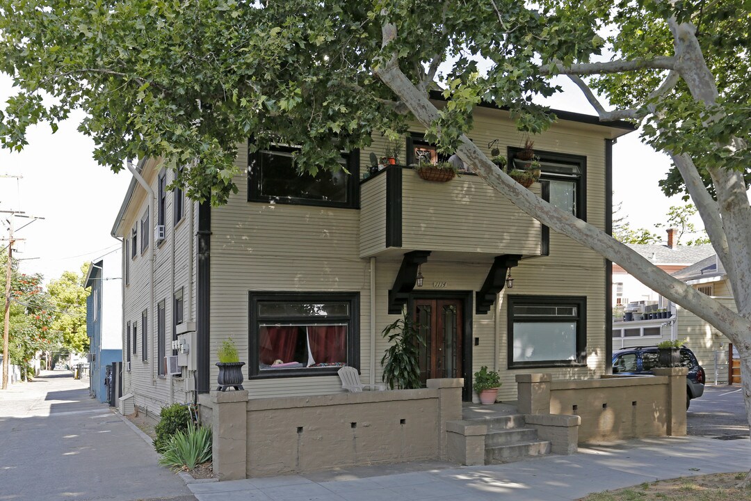 1114 24th St in Sacramento, CA - Building Photo