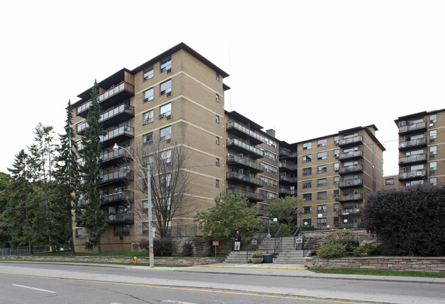 Village Park Apartments in Toronto, ON - Building Photo - Building Photo