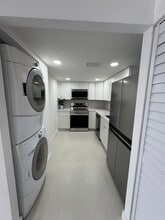 8261 NW 8th St, Unit 130 in Miami, FL - Foto de edificio - Building Photo