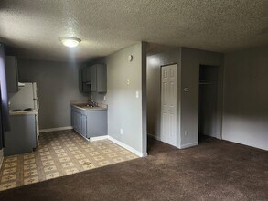 1908 Clinton St in Aurora, CO - Building Photo - Building Photo