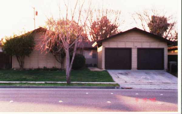 825-827 Miller Ave in Cupertino, CA - Building Photo - Building Photo