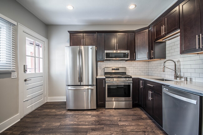 1014 E Pearson St in Milwaukee, WI - Building Photo - Building Photo