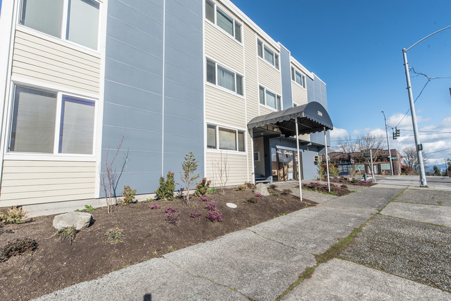 Olympic Manor Apartments in Seattle, WA - Building Photo - Building Photo