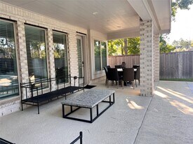 176 Sweeping Valley Dr in Montgomery, TX - Building Photo