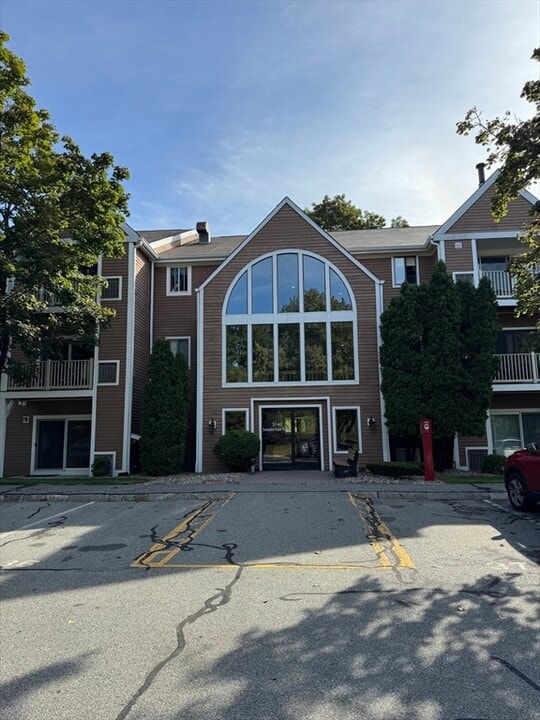 53 Steeplechase Ct in Haverhill, MA - Building Photo