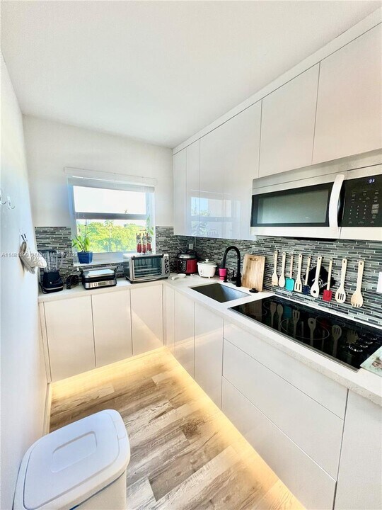 2401 SW 10th St-Unit -401 in Miami, FL - Building Photo
