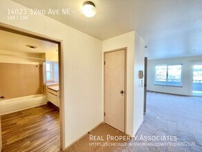 14023 32nd Ave NE in Seattle, WA - Building Photo - Building Photo