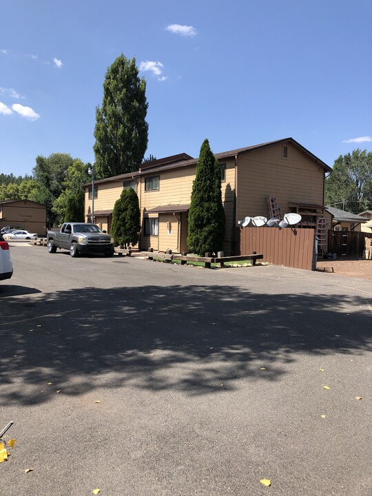 1600 N Center St in Flagstaff, AZ - Building Photo