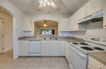 1045 SE 11th St in Cape Coral, FL - Foto de edificio - Building Photo