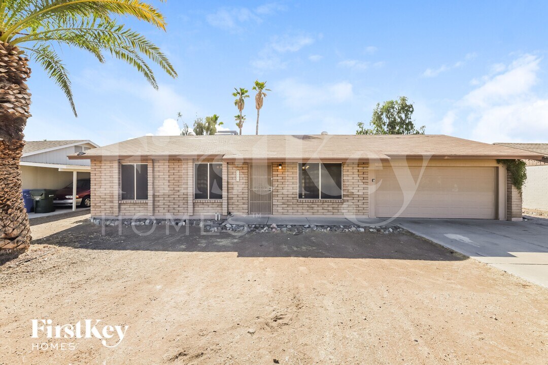 2121 W Wickieup Ln in Phoenix, AZ - Foto de edificio