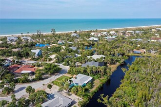 1057 Blue Heron Dr in Sanibel, FL - Building Photo - Building Photo