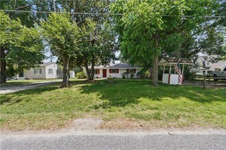 3127 N Riverside Dr in Lanexa, VA - Foto de edificio - Building Photo